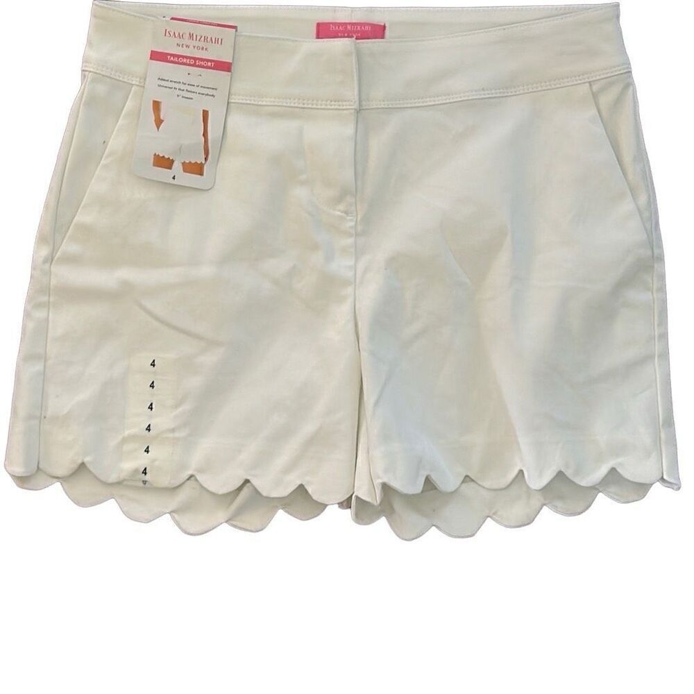 New with tag Isaac Mizrahi, white scallop short size 4